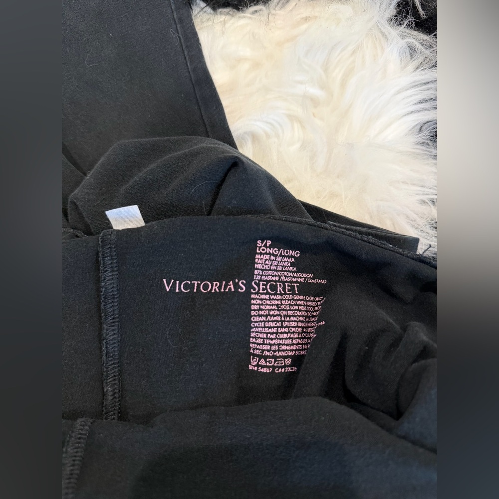 Victoria's Secret PINK Black Flare Leggings with Pink Heart Logo - Picture 4 of 7